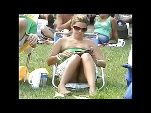 Joven morena de gran ...