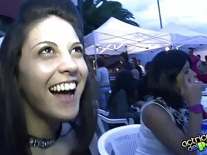 Hermosa joven pelirr ...