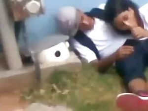 Jovencita tetona int ...