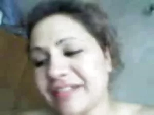 Negra tetona tiene u ...