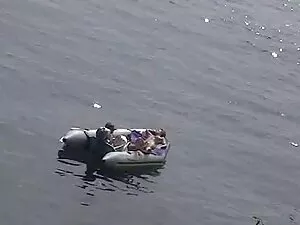 Una madurita lleva a ...