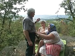 Maduras se abalanzan ...